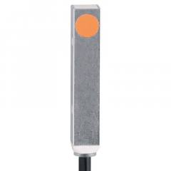 IFM ILA3002-BPKG/OBEN/PH RT (IL5002) 40x8x8mm, 2mm flush, PNP NO, metal, 2m cable, inductive sensor